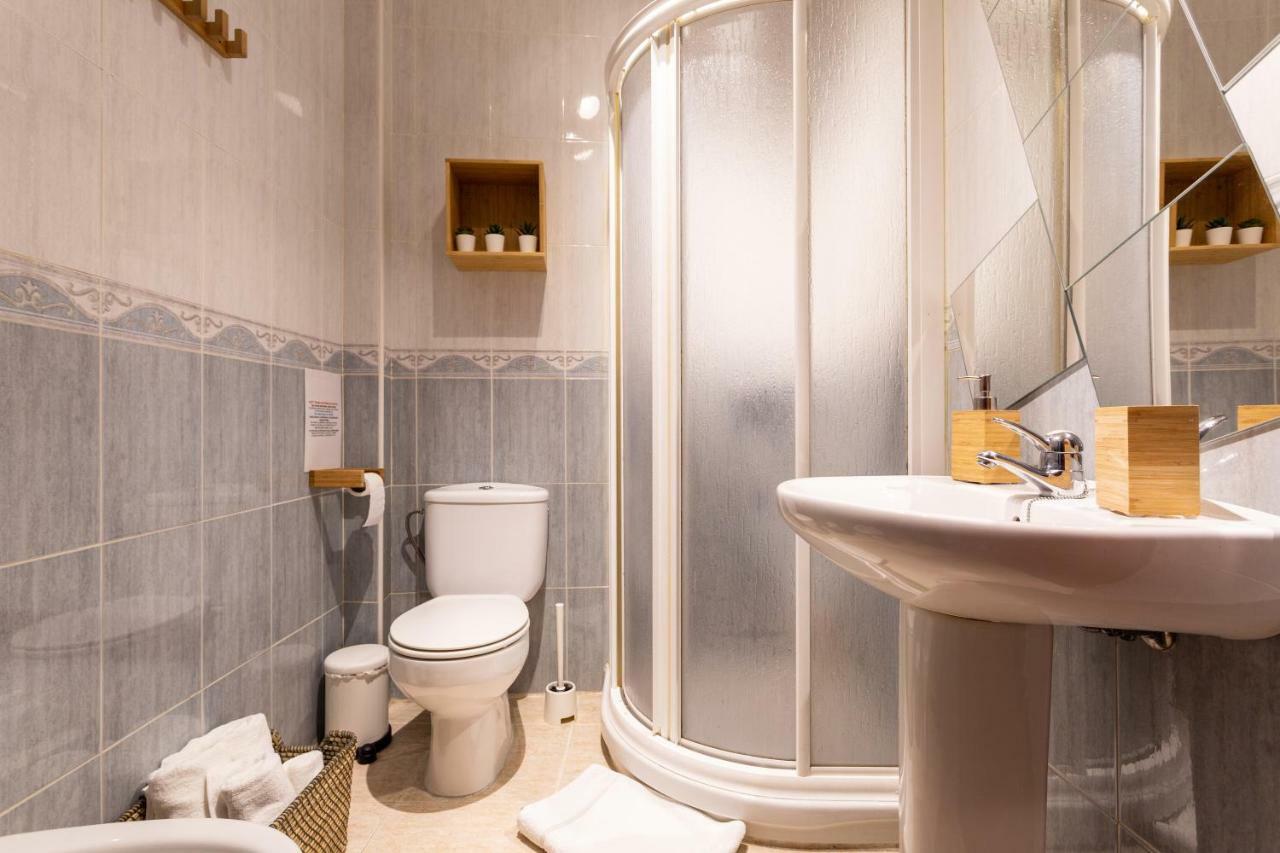 Serva La Bari Shared Apartment Séville Extérieur photo