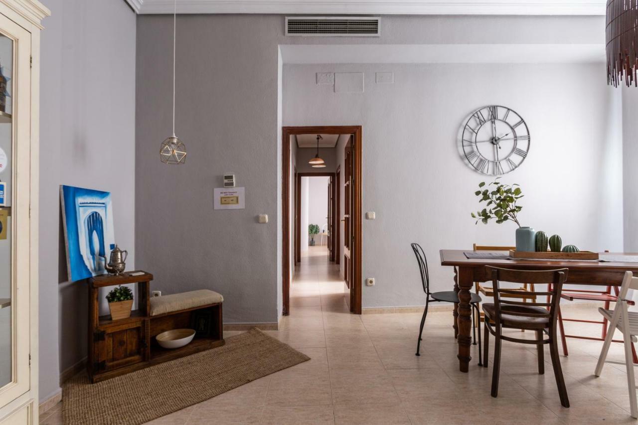 Serva La Bari Shared Apartment Séville Extérieur photo