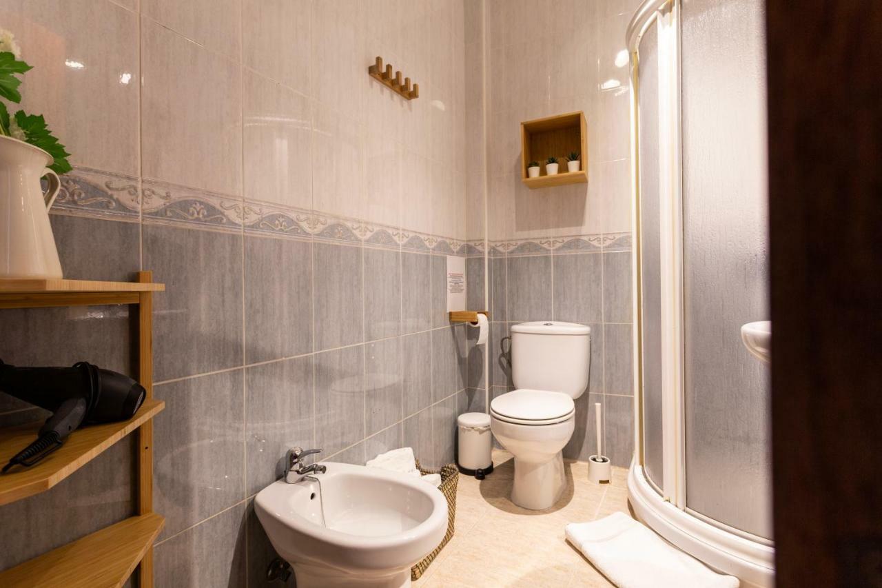 Serva La Bari Shared Apartment Séville Extérieur photo