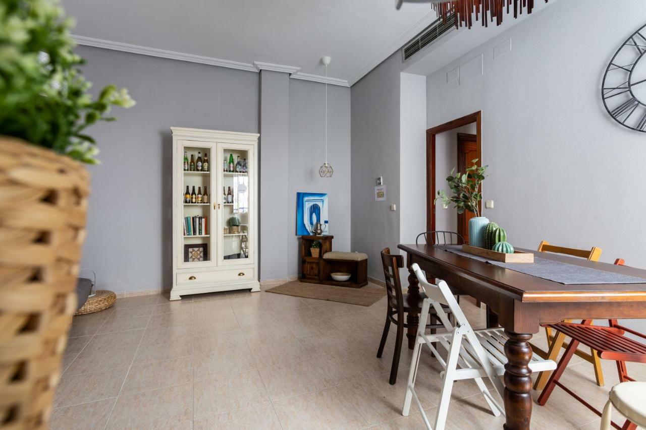 Serva La Bari Shared Apartment Séville Extérieur photo