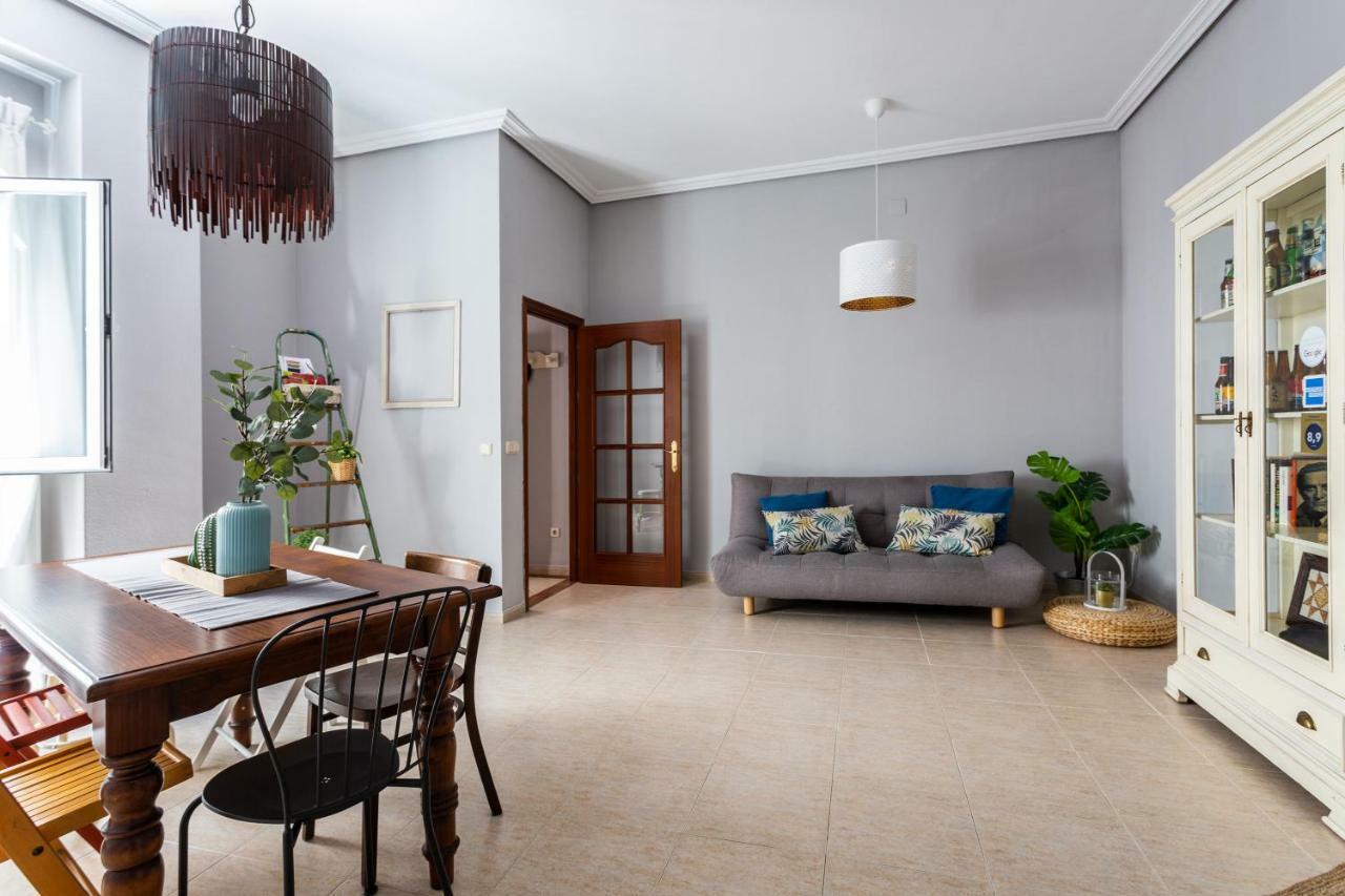 Serva La Bari Shared Apartment Séville Extérieur photo